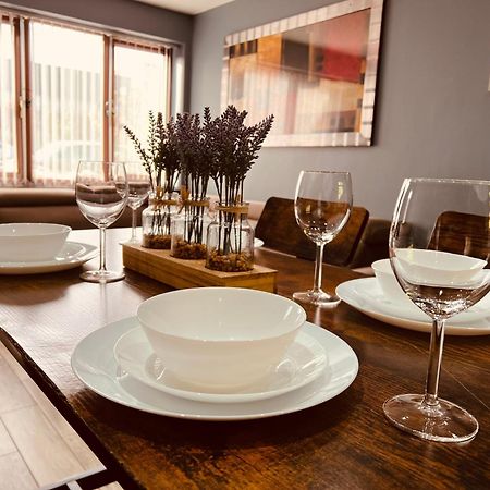 Modern Suites -5 Bedroom House- With Free Parking Birmingham City ภายนอก รูปภาพ