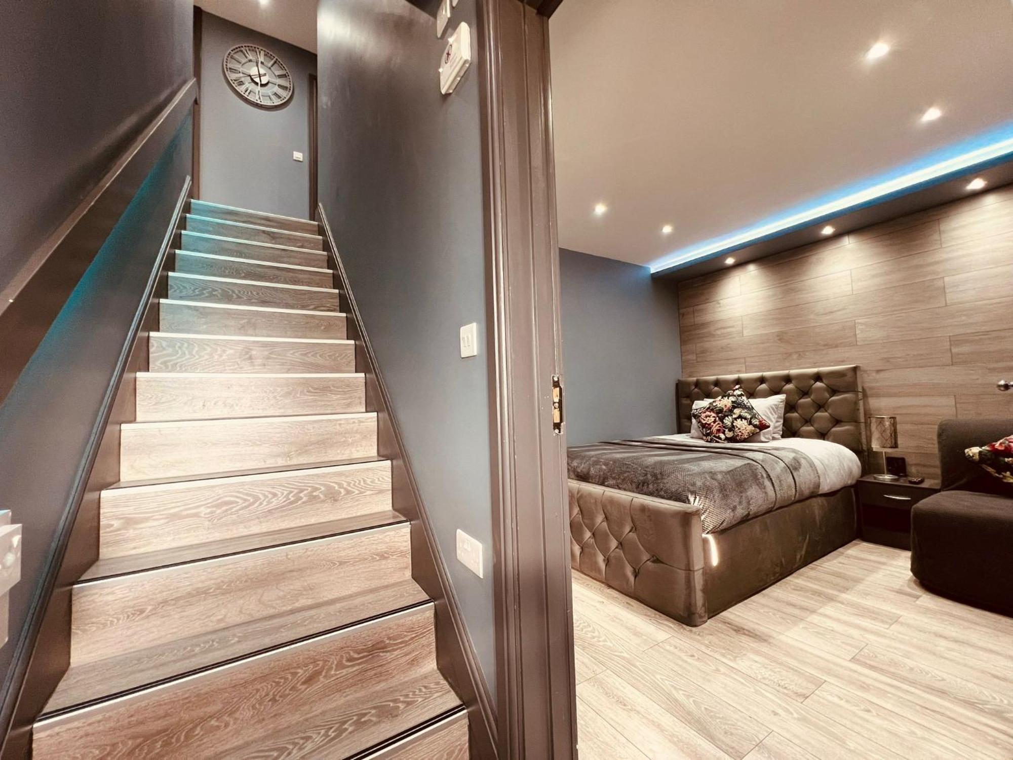Modern Suites -5 Bedroom House- With Free Parking Birmingham City ภายนอก รูปภาพ