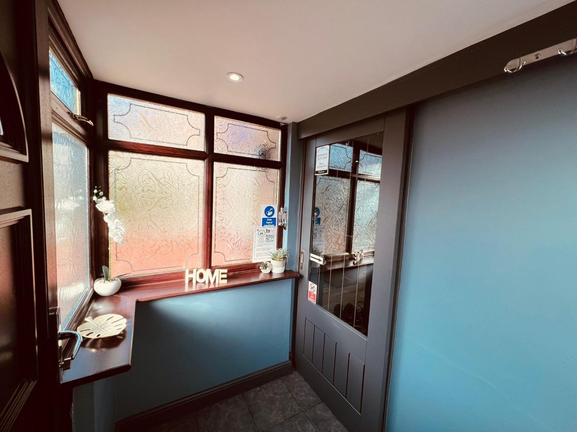 Modern Suites -5 Bedroom House- With Free Parking Birmingham City ภายนอก รูปภาพ