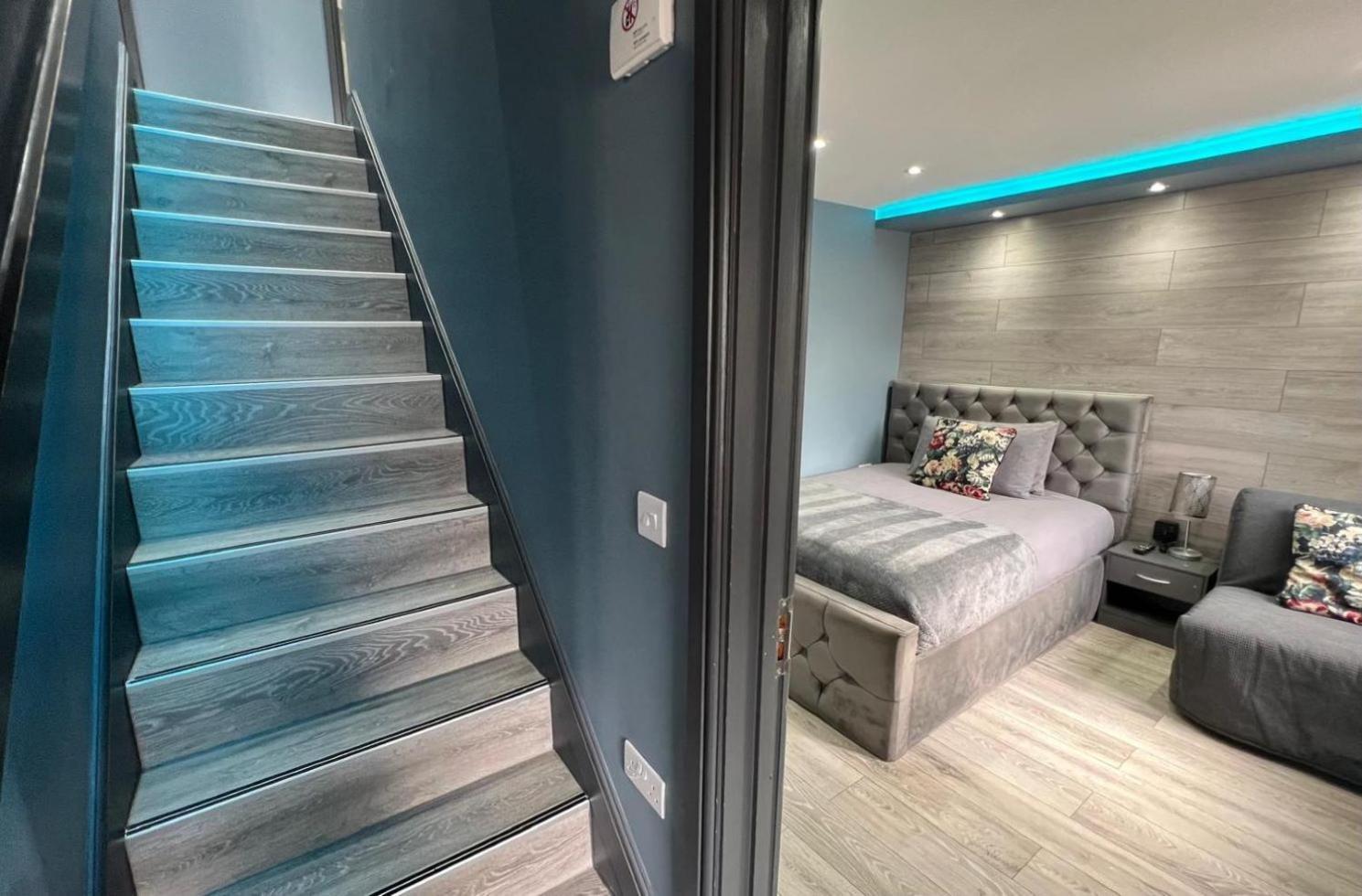 Modern Suites -5 Bedroom House- With Free Parking Birmingham City ภายนอก รูปภาพ