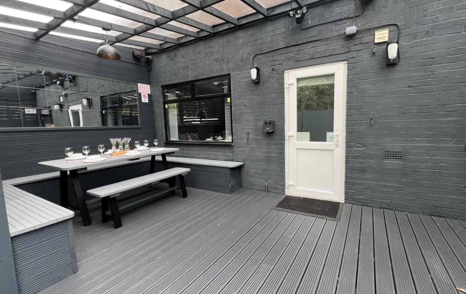 Modern Suites -5 Bedroom House- With Free Parking Birmingham City ภายนอก รูปภาพ