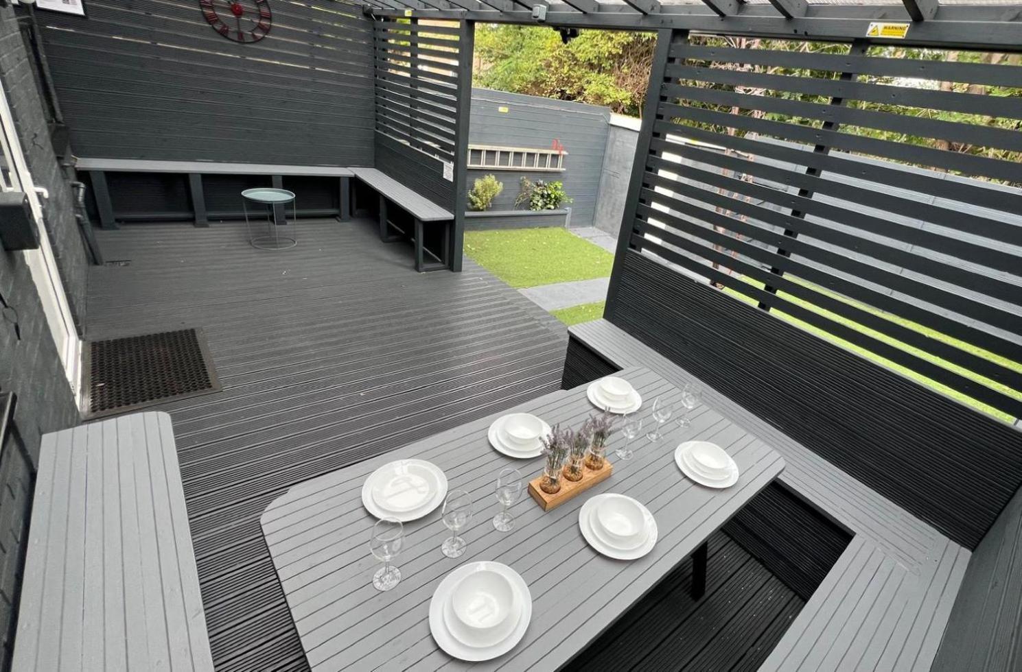 Modern Suites -5 Bedroom House- With Free Parking Birmingham City ภายนอก รูปภาพ