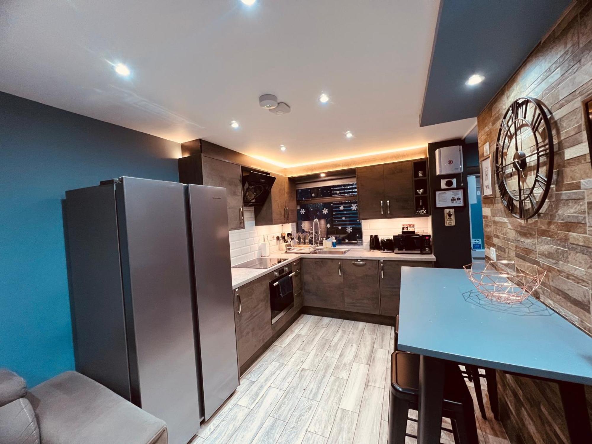 Modern Suites -5 Bedroom House- With Free Parking Birmingham City ภายนอก รูปภาพ