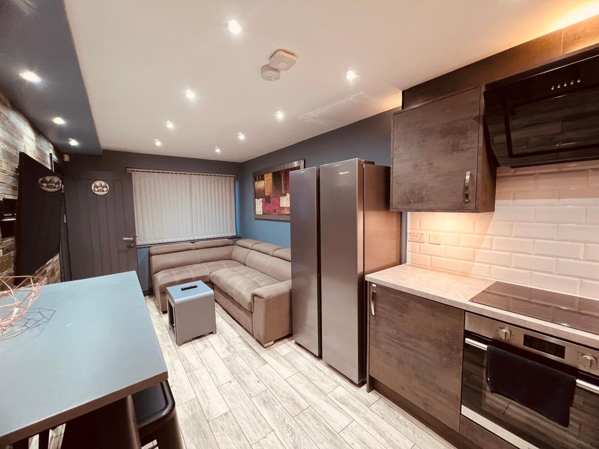 Modern Suites -5 Bedroom House- With Free Parking Birmingham City ภายนอก รูปภาพ